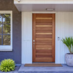 Pourquoi choisir un fabricant de porte d’entrée plutôt qu’un distributeur ?